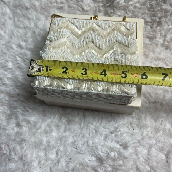 La Regale Handmade Beaded off white Handbag Clutch gold tone frame and strap. - Picture 11 of 12